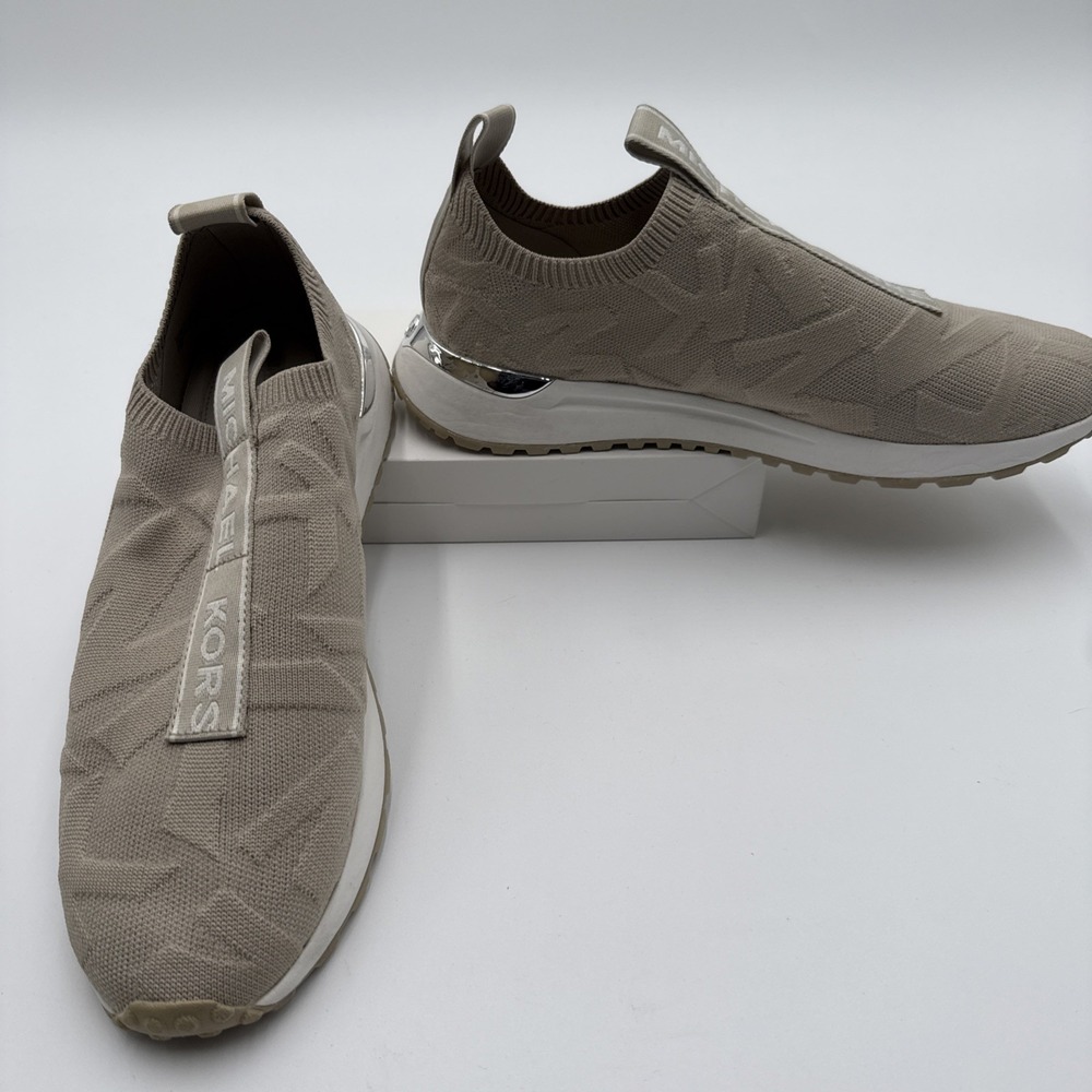 Michael Kors Bodie Slip On Sneakers Womens Size 8.5 Taupe Knit Logo - Flawed